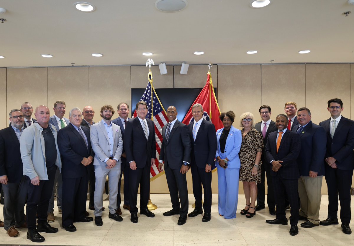 SenatorHagerty's tweet photo. I joined @GovBillLee and @SecretaryTurner for a roundtable discussion with stakeholders from across Tennessee on the successes of Opportunity Zone 1.0 and how we can build on that progress as we transition to OZ 2.0.

It was great to hear directly from Tennesseans about the investments taking place in communities across our state and discuss how we can build on that momentum to expand investment, create opportunity, and drive economic growth across Tennessee.

Thank you to Secretary Turner for your leadership and for visiting our state!