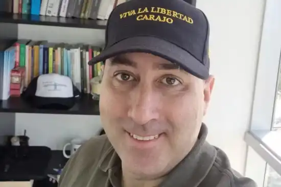 christiansanzok's tweet photo. Impresionante la desesperación de los libertarios por defender al delincuente de Cerimedo.  

Se les frunce el ojete por lo que pueda surgir de su celular y otras pruebas  

Al final estos tipos eran tan o más corruptos que los K  

Ah, cierto que a Milei lo inventó Massa! https://t.co/UMsarL7jF0