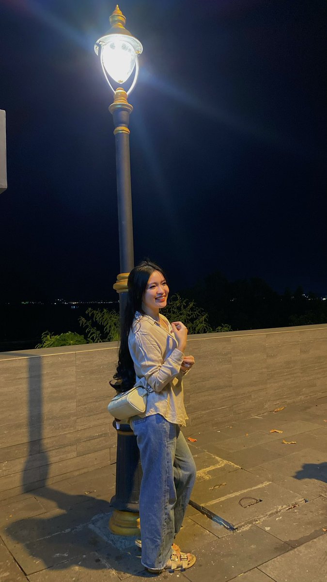 badutbott's tweet photo. Siangnya cakep, malamnya ambrul https://t.co/5yNZvnqFT8