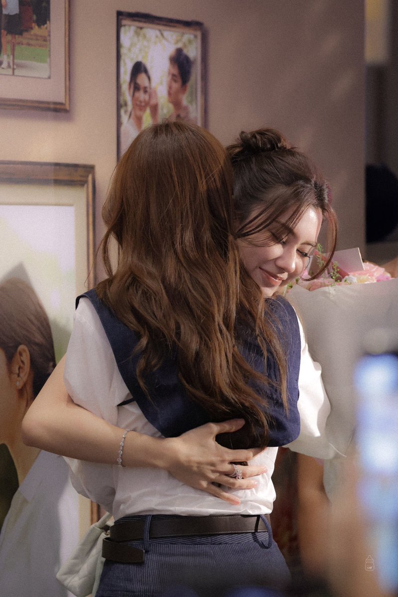 iimiul's tweet photo. This is the most beautiful pic ever i’m literally sobbing over how soft they are :( https://t.co/spDPXWt6LK
