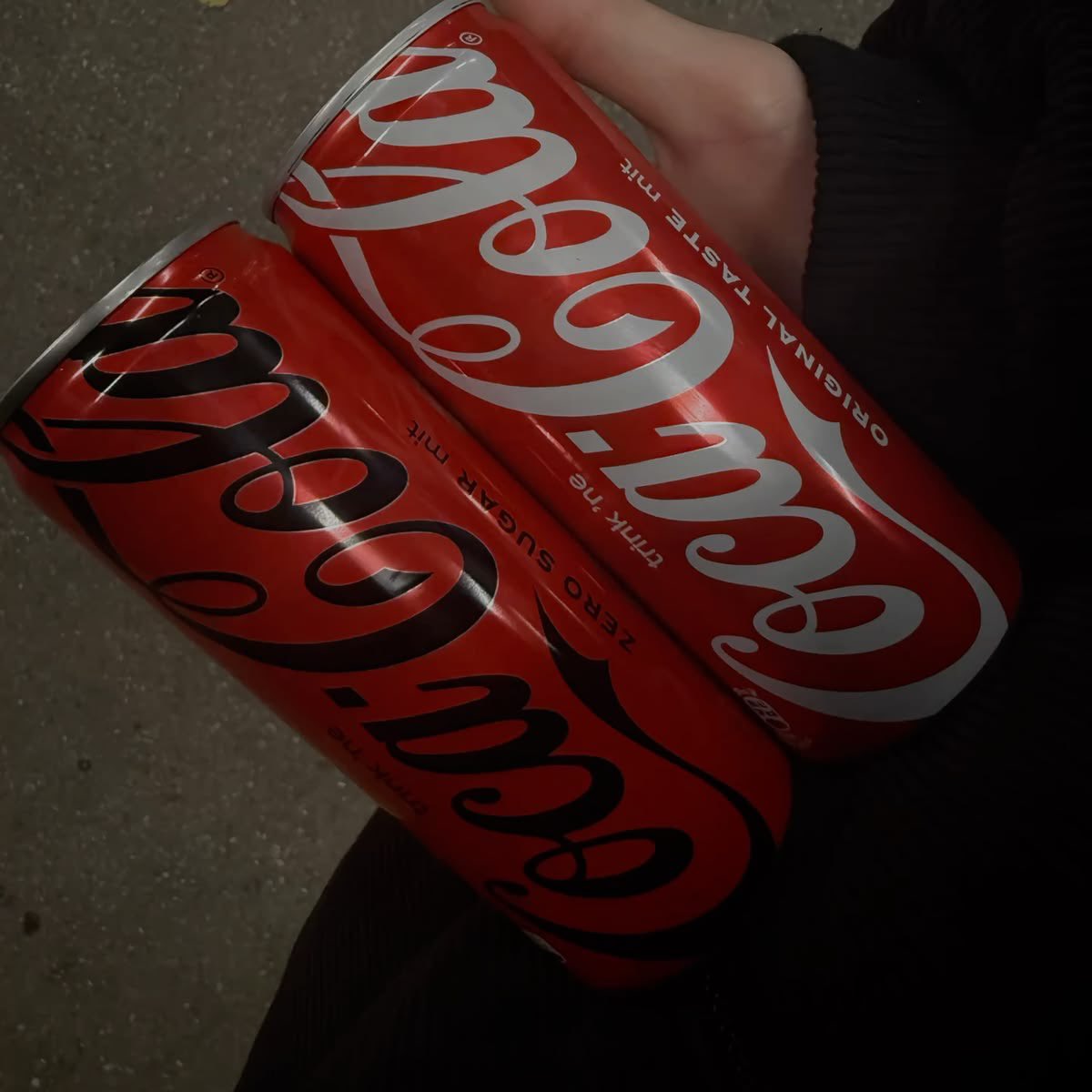 snitchiisi's tweet photo. что лучше?
кола с сахаром или без сахара? 
на чей вы стороне? https://t.co/ujxvvnXgXN