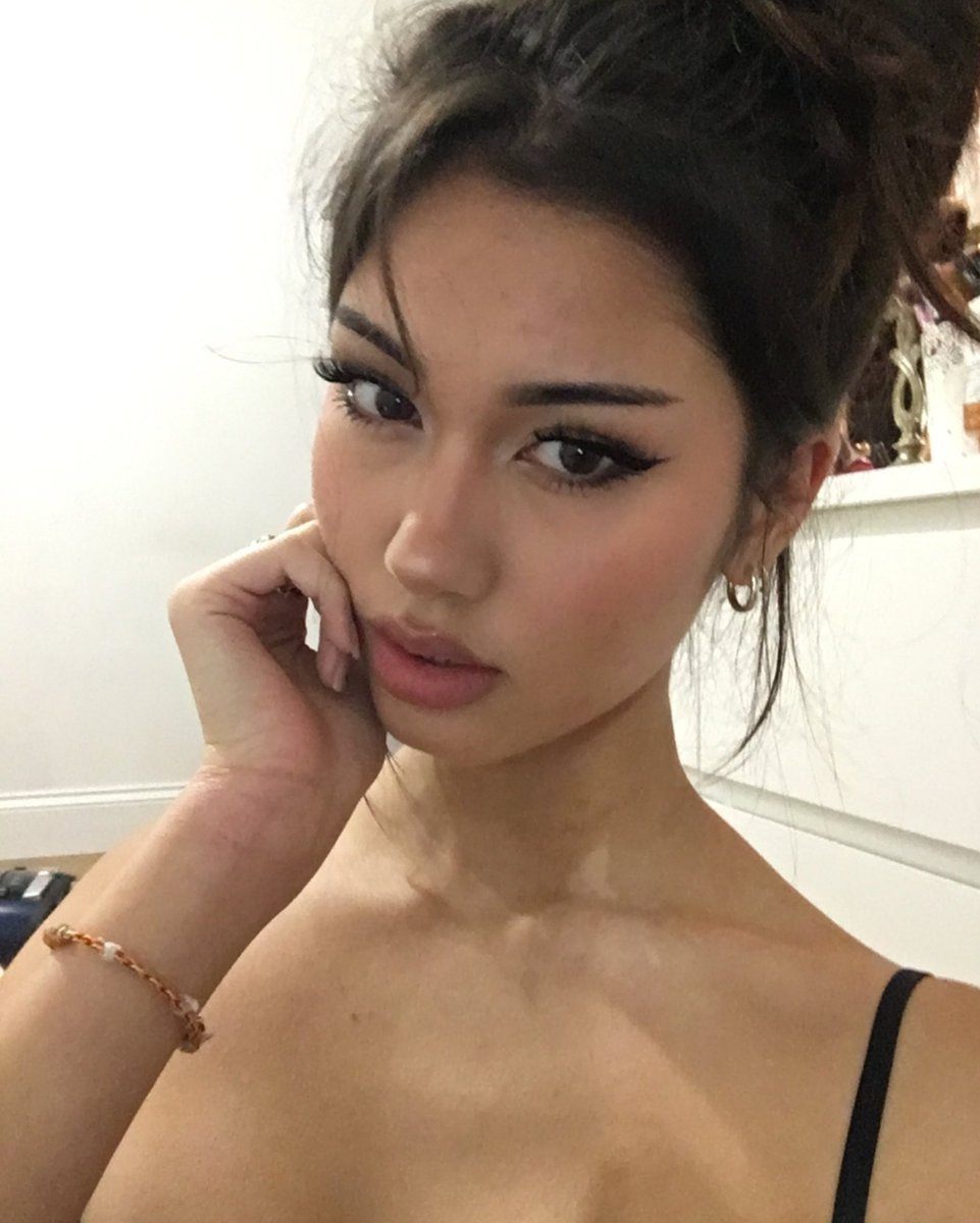 SaraK____1's tweet photo. I don’t chase. I expect.
#findom #paypigs #goddess https://t.co/5vqTrmwERu