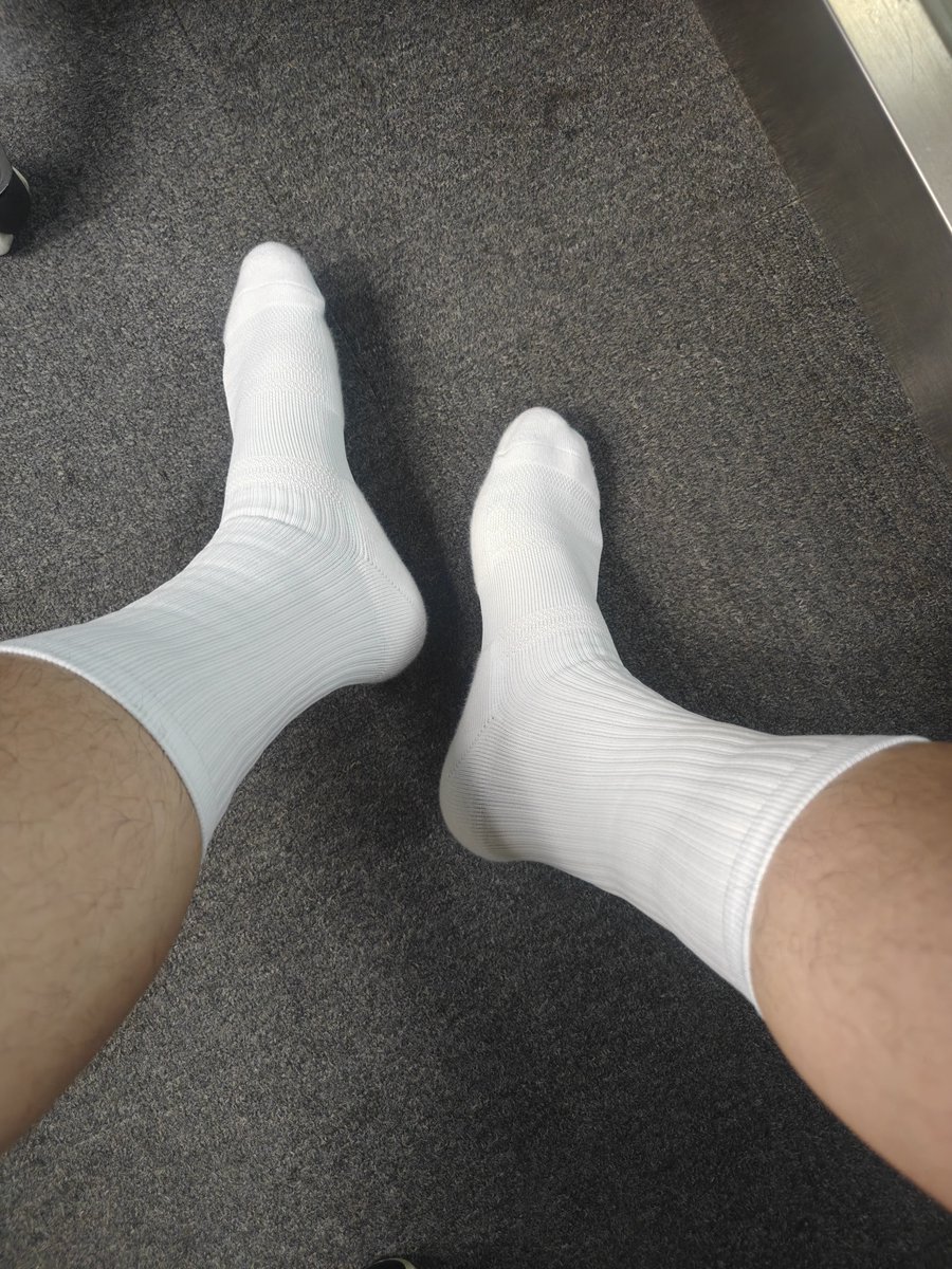 konghai1994's tweet photo. 工作日新白袜穿搭计划Day4
最近几天最喜欢的款式，又白又欲
#白袜 #白袜控 #白袜穿搭 
#白袜男孩 #白袜子 https://t.co/pDmkQJfQuh