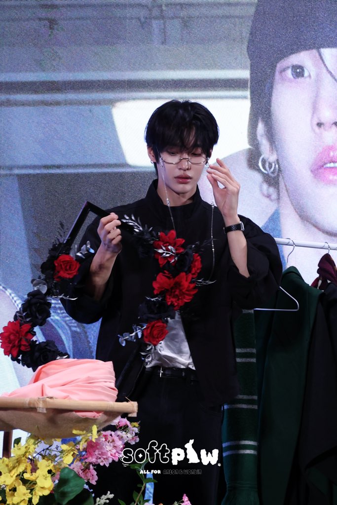 softpaw03210302's tweet photo. 260820 fansign
🌹

#RIIZE #라이즈 #ANTON #앤톤
#라이즈 #RIIZE #원빈 #WONBIN https://t.co/lv8X2rL4Ar