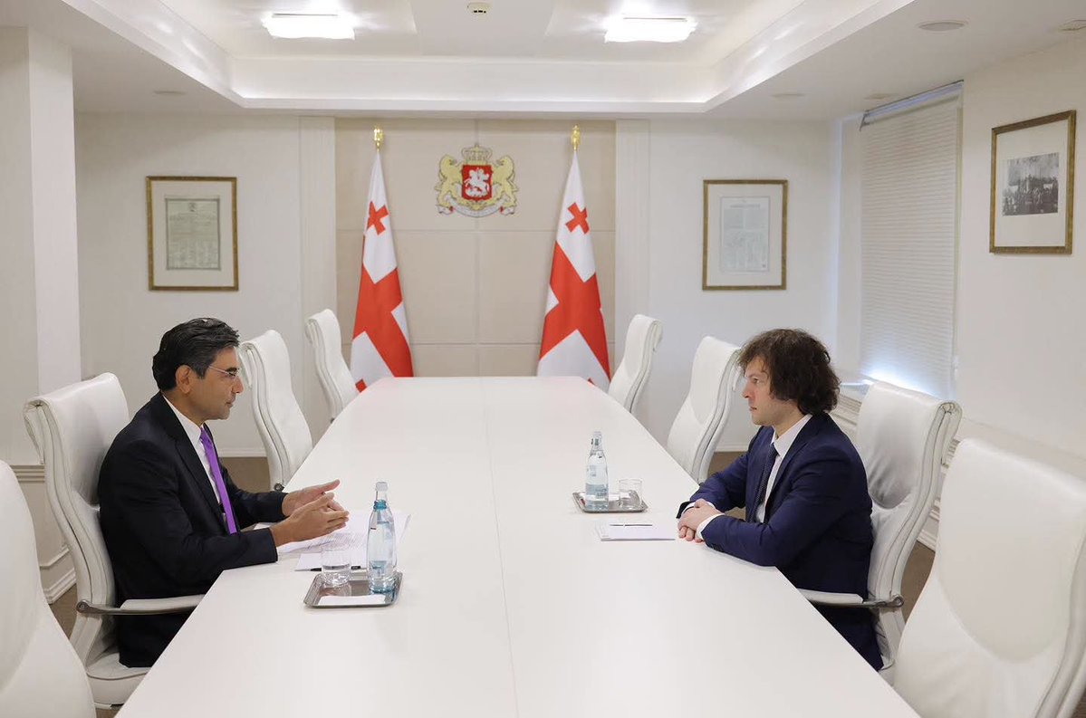 TC_TiflisBE's tweet photo. Gürcistan Başbakanı Sayın Irakli Kobakhidze, Büyükelçi Mustafa Türker Arı'yı kabul etmiştir. 🇹🇷🤝🇬🇪 Tiflis, 20 Ağustos 2026 https://t.co/gOVPflK5kZ