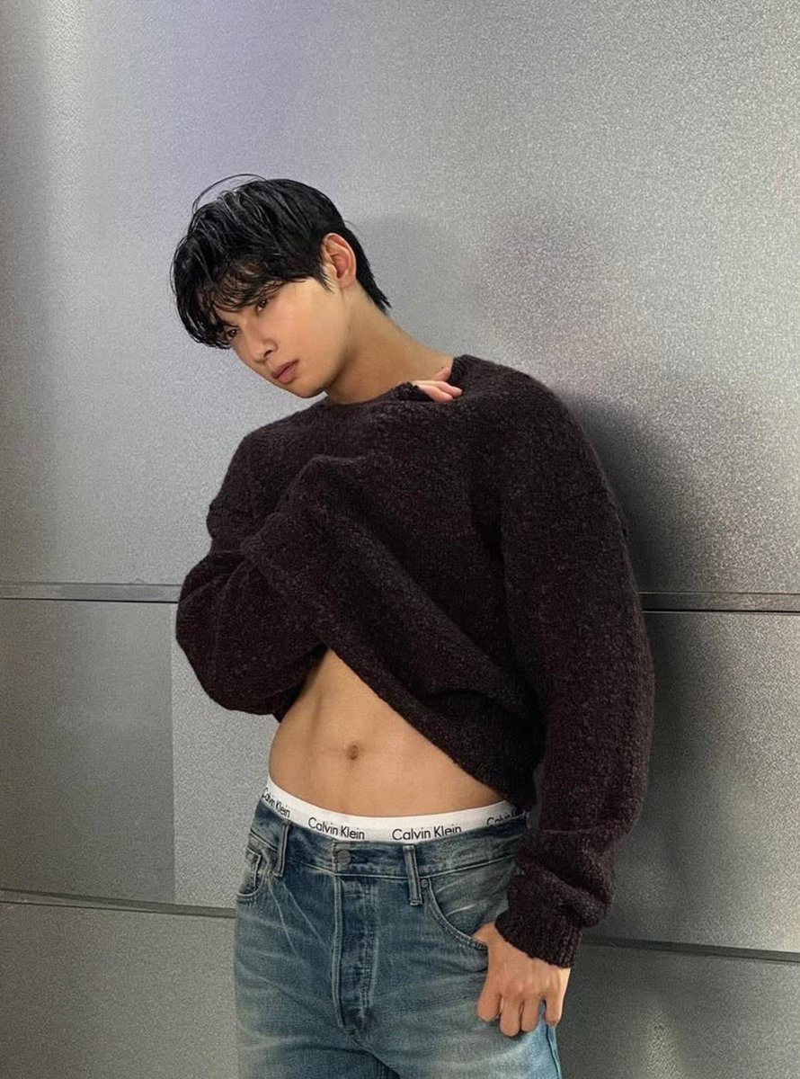 cewniverse's tweet photo. while some only post edited photos  on their ig feed, eunwoo posts behind the scenes photos that are even better 🤤 https://t.co/YST9AnlnDc