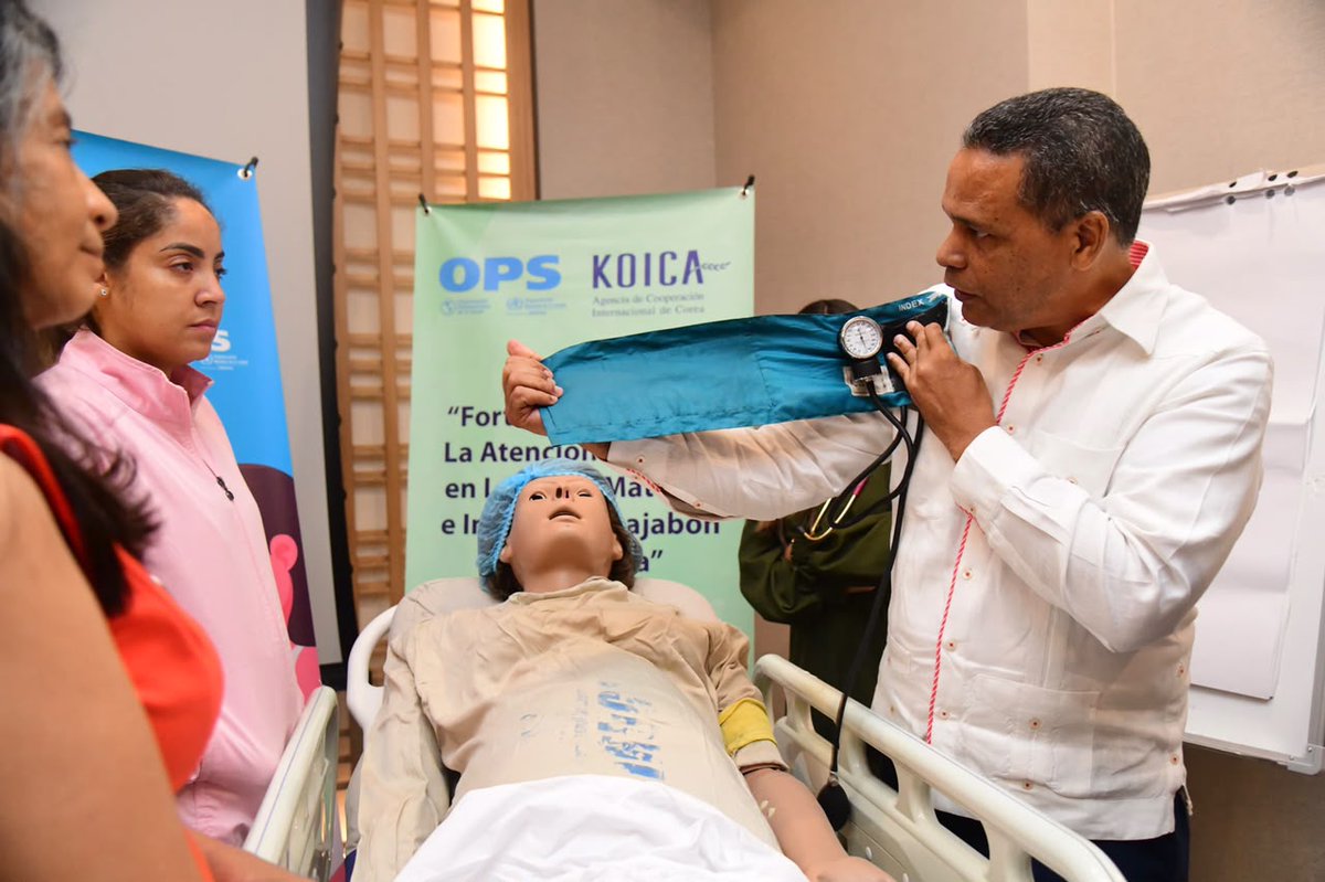 OPSOMSRD's tweet photo. Con el modelo obstétrico Noelia, participantes en la capacitación sobre #ControlPrenatal fortalecieron habilidades para la valoración integral de la gestante y la detección oportuna de riesgos.

Cooperación técnica de #OPSOMSRD a @SaludPublicaRD y @SNSRDO, con apoyo de #KOICARD. https://t.co/sbT3mNayD8