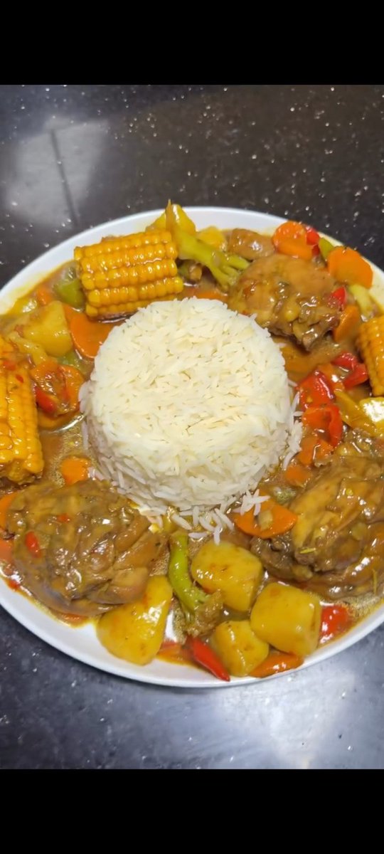Prettygurly_30's tweet photo. White rice and tomato stew or white rice and sauce, which one hits different? https://t.co/PwJAGXhmnB