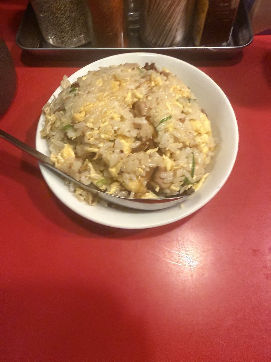 rirakuma3104's tweet photo. 忘れてた。夕飯は赤組ってところ。

炒飯熱すぎたけど美味しい😋

ラーメンは普通の熊本ラーメン

美味しいけど普通。リピなし https://t.co/xrP5UoIjwr