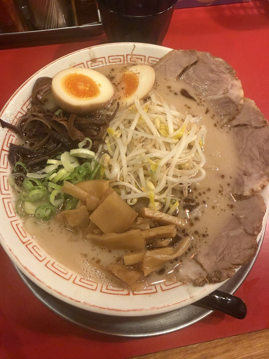 rirakuma3104's tweet photo. 忘れてた。夕飯は赤組ってところ。

炒飯熱すぎたけど美味しい😋

ラーメンは普通の熊本ラーメン

美味しいけど普通。リピなし https://t.co/xrP5UoIjwr