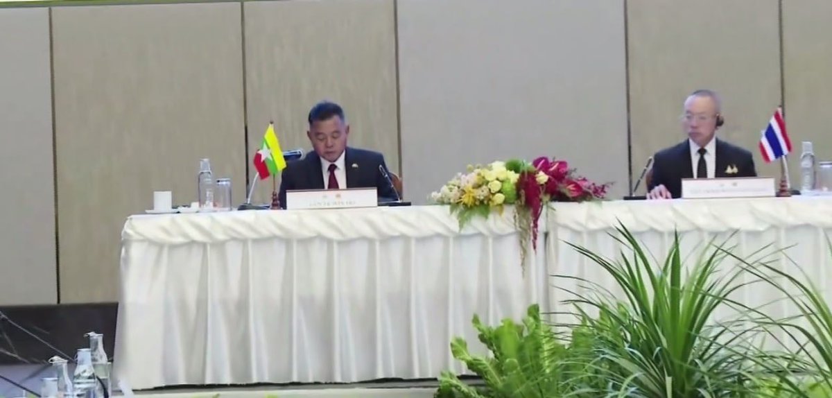 MoeSatKhinn's tweet photo. 🇲🇲🇹🇭 Commander-in-Chief of Defense Services General Ye Win Oo attended the 9th Thailand-Myanmar High-Level Committee Meeting in Bangkok to strengthen regional defense ties.
#Myanmar #Thailand #HLC #Defense #Diplomacy https://t.co/sCKZGzBMqS