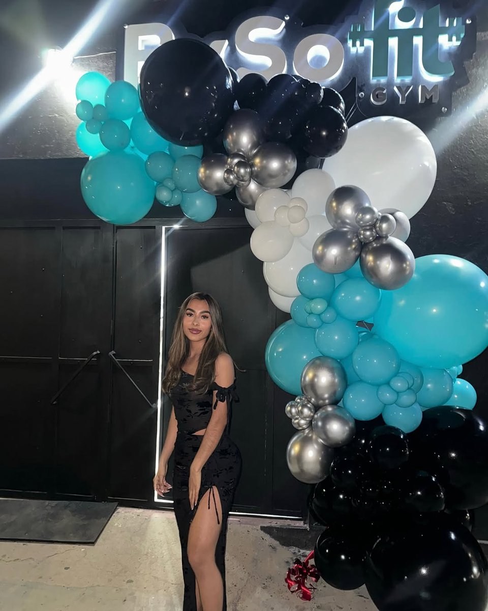bysofityzu5's tweet photo. We did it!!🩵💙✨ AYYYY que emoción.. ayer por fin después de unos meses arduos de trabajo inauguráramos el  estoy muy agradecida con la vida, los que me llevan siguiendo desde hace años saben que empezamos desde 0 desde la nada y con mucha ambición, am... https://t.co/fOoLRtfTGI