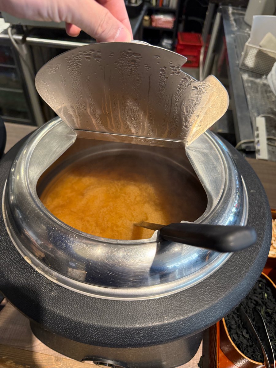 EdwardVigil11's tweet photo. Late night hunger hit My tiny kitchen’s still simmering a warm bowl of miso soup with soft tofu and seaweed—come sit by the glowing counter, no rush. https://t.co/ZNxHqoNtal