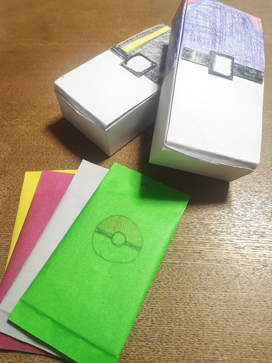 ogimaru57's tweet photo. 実は息子がまもなく誕生日でポケカをBOXで欲しがってるんだけどぜーーんぜん手にはいらず試行錯誤でお手製ポケカBOXを作った🤣むちゃくちゃ疲れた…笑夏休みだから夜な夜なしか時間ないのよね…😭

喜んでくれればいいんだけどな〜✨️ https://t.co/7EgVHhJHlL