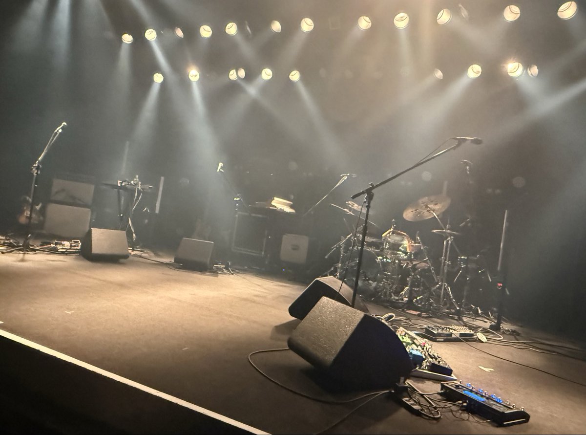 kuuuu2020's tweet photo. 1曲目の最初の一音から持っていかれて
最後はまさかのダブルアンコール
同じ曲はまた聴けても今日の音は今日しかない
4人が本当に楽しそうであの場にいられてよかった
#SBT
#君島大空合奏形態 https://t.co/8WUr72WLdK