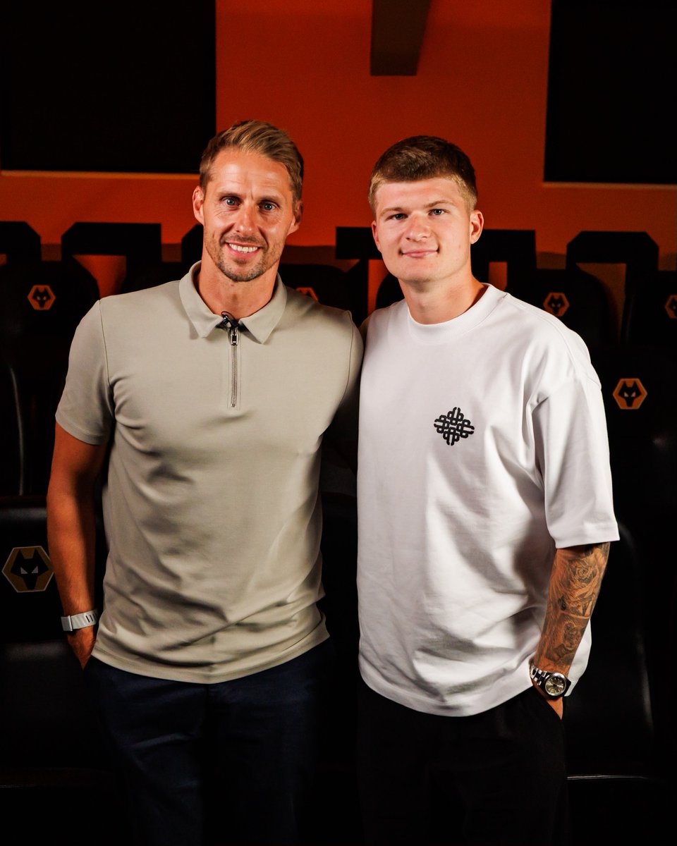 _DaveEdwards's tweet photo. Great to welcome some serious Welsh talent to the pack yesterday! 🏴󠁧󠁢󠁷󠁬󠁳󠁿 

#WWFC | @Wolves https://t.co/GRv7GrRF8z