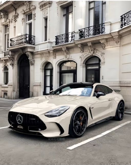 ToddTodd191's tweet photo. Parked on European cobblestones, but this machine only dreams of high-speed curves. 🏎️ https://t.co/gKGbnEdxPI