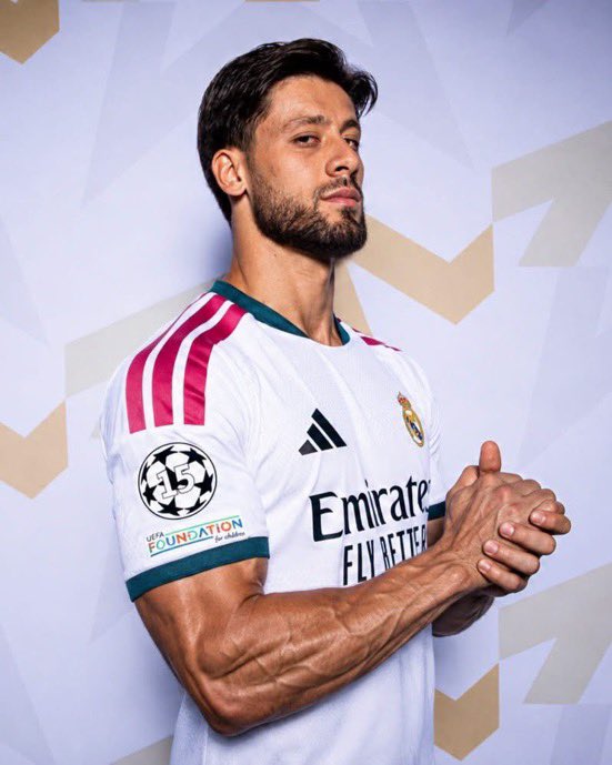 ActuFoutreOff's tweet photo. 🚨💣 La transformation physique impressionnante d’Arda Güler 😳

(@realmadrid) https://t.co/9tbI2CXvN3