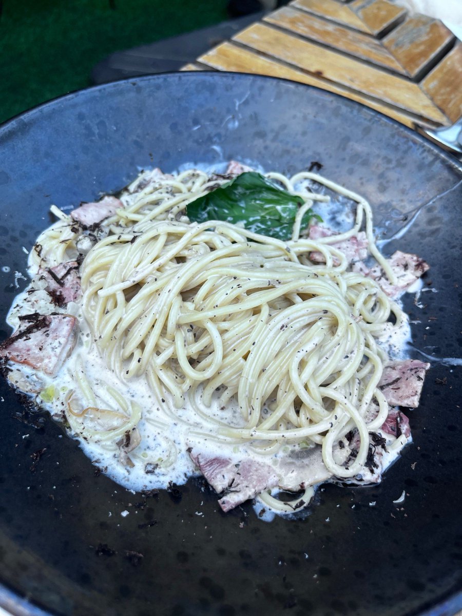 KathioRauf's tweet photo. Just whipped up my go-to 10-minute garlic butter mushroom pasta for dinner—so cozy and tasty, no fancy skills needed! https://t.co/nanf49heL1