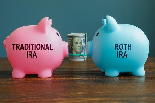 FinancialRally's tweet photo. Roth vs. Traditional is a tax‑timing decision: pay tax now or later. https://t.co/qYvWAxRUah https://t.co/pkQgdKHeaC