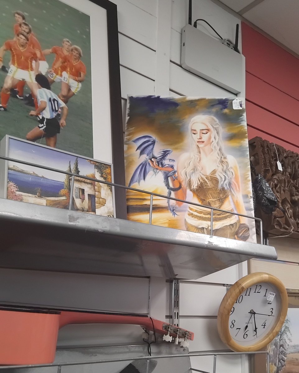 axahxy's tweet photo. Random dany art i saw yesterday at the charity shop #asoiaf https://t.co/OMB2ESuc3D