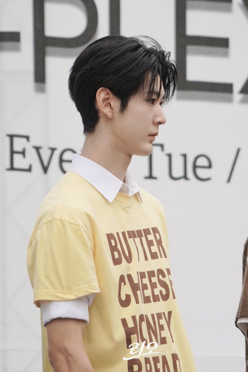 myaoluv4's tweet photo. 260820 신촌 버스킹 

#Ruone #루원 #AmbiO #엠비오 https://t.co/74en99Ya1q