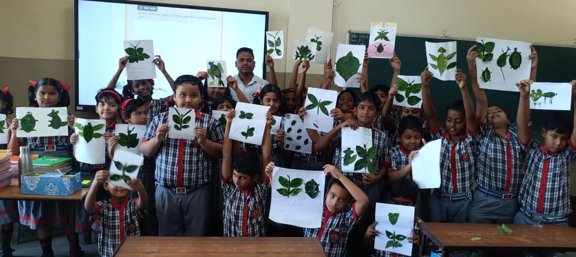 kvkdp2229's tweet photo. Turning fallen leaves and petals into masterpieces! 🌿🌸
Our students used nature’s palette to craft stunning rangolis and animal shapes—blending hands-on creativity with a deeper love for the environment. 🎨
#NatureCraft
#LeafArt
#LearningByDoing
#CreativeLearning
#PMSHRI https://t.co/gAPcHj02oF