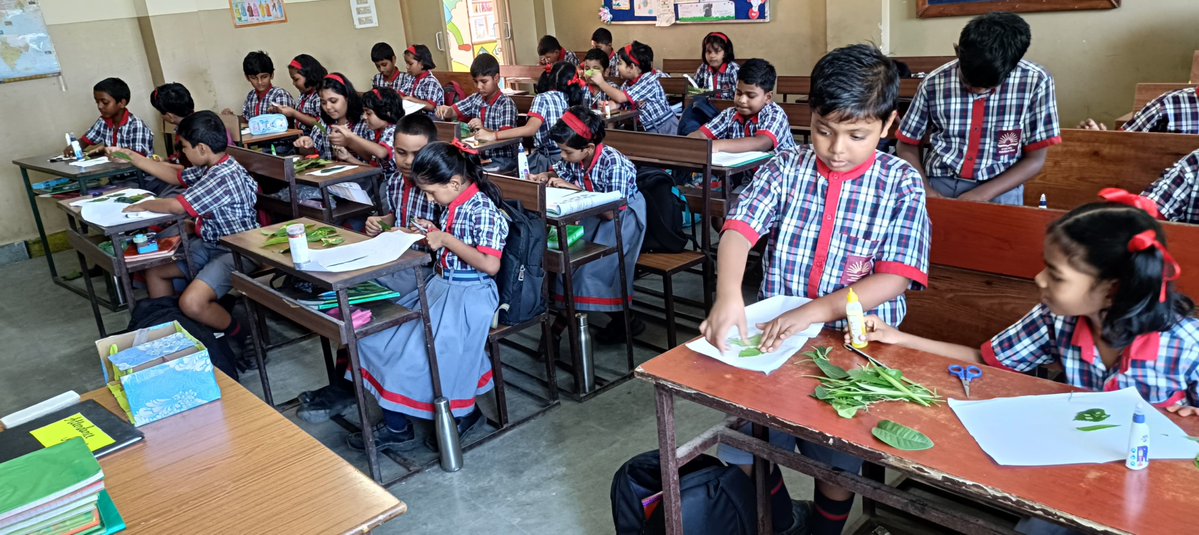 kvkdp2229's tweet photo. Turning fallen leaves and petals into masterpieces! 🌿🌸
Our students used nature’s palette to craft stunning rangolis and animal shapes—blending hands-on creativity with a deeper love for the environment. 🎨
#NatureCraft
#LeafArt
#LearningByDoing
#CreativeLearning
#PMSHRI https://t.co/gAPcHj02oF