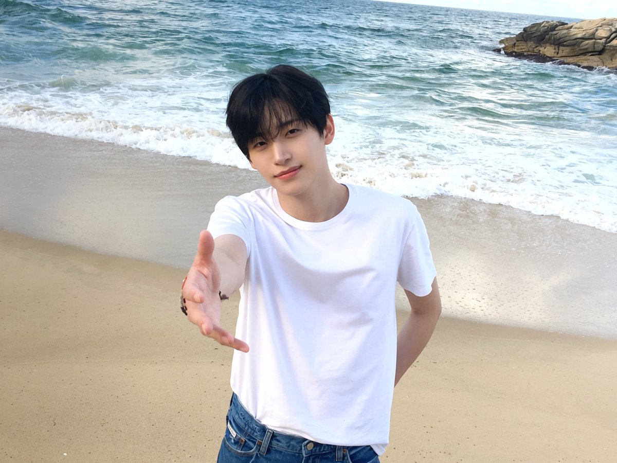 mo9ddip's tweet photo. 260820 IG #정모 https://t.co/uJOsWBjwqZ