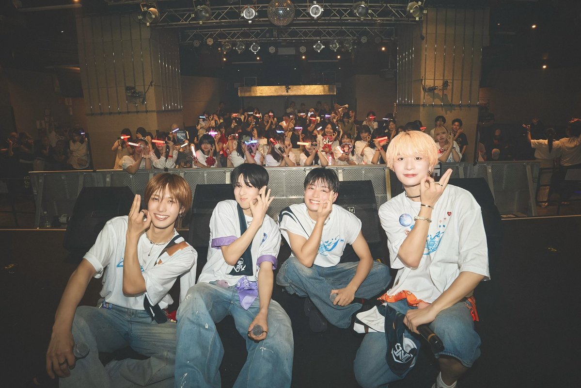 1NEG_official's tweet photo. 1NE-G 2ND ワンマンライブ
BLUE HOUR -Drop the Needle-
ご来場の皆様ありがとうございました！

現体制始動から今日に向けて全力で走ってきました。
新曲『9(nine)』、新衣装、ソロパフォーマンスいかがでしたか？

今日からセカンドシーズンに入り、あなたの心の溝に寄り添うジュークボックスグループとして、色々な感情を、いろんな形でお届けしました☺️

そして…
3月26日(金)池袋harevutai にて

3rd ワンマンライブ
『midnight Express -真夜中の急行列車-』の開催が決定しました‼️

そのワンマンの成功に向けて
【 関東フリラ武者修行の旅】も始まります！

これからも新しい自分たちをどんどん魅せていけるように頑張りますので、引き続き応援よろしくお願いします🐻‍❄️🖤
BëAの皆さん！！！大好きです！！！

#1NEG