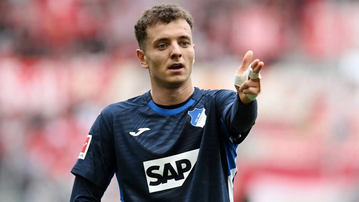 AuriAnonimos's tweet photo. De acordo com o @BILD, Asllani ainda não foi totalmente descartado pelo Borussia Dortmund.

O atacante é visto como uma possível alternativa em caso de saída de Serhou Guirassy ou Fábio Silva.

🇽🇰

#BVB #BLACKYELLOW https://t.co/u4L90cQMwZ