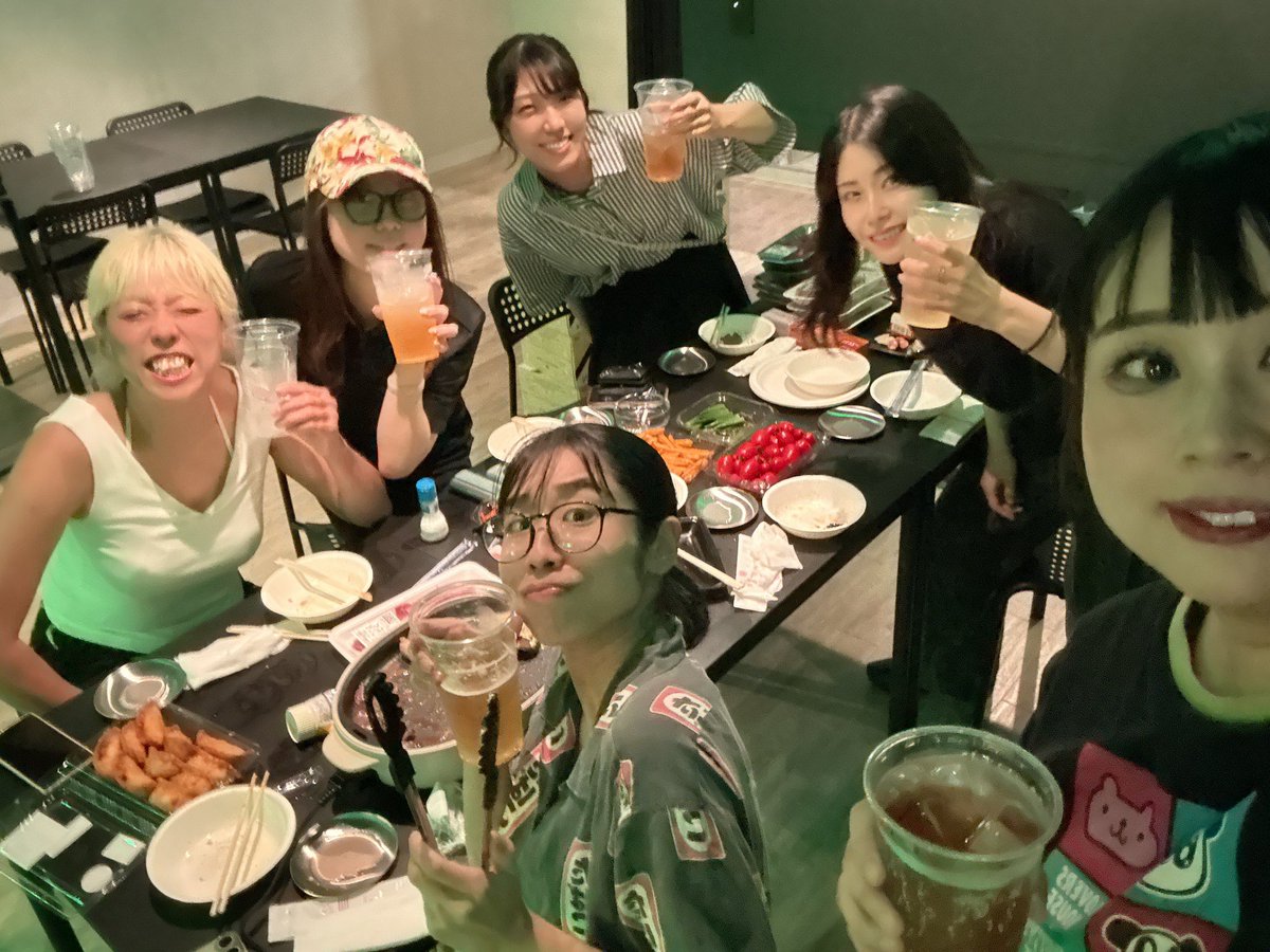 naive_kazama's tweet photo. サマーランドには行けなかったけど
夏の思い出をつくりました🌞❤️

いっぱい食べていっぱい笑った🥇🥇

ひぃさんがセットログをはじめて
一緒に帰ってたのに投稿するのに必死になって電車乗り遅れてたの面白すぎた https://t.co/Smgle0xu0s