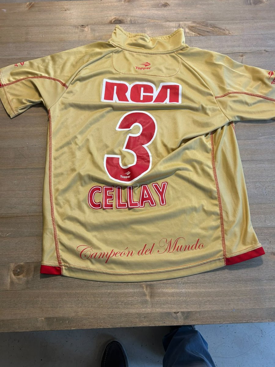 UlisesFasce's tweet photo. Un amigo esta vendiendo camisetas de #EDLP y otros equipos. Algunas fueron usadas en juego.

Consultar por MD. Se agradece RT. https://t.co/CmVevkIzkX