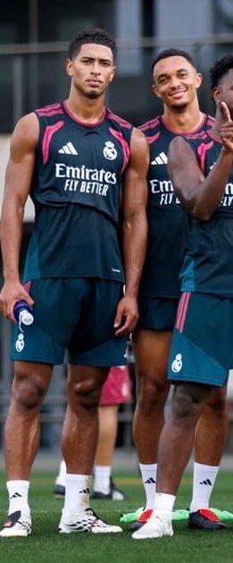 tayconcoca's tweet photo. trent: por fin soy wanda, ocupe el lugar, me quedé con todo, con todo, la casa de los sueños, estoy en madrid con el macho de mi amiga https://t.co/HpeBgfRTFZ