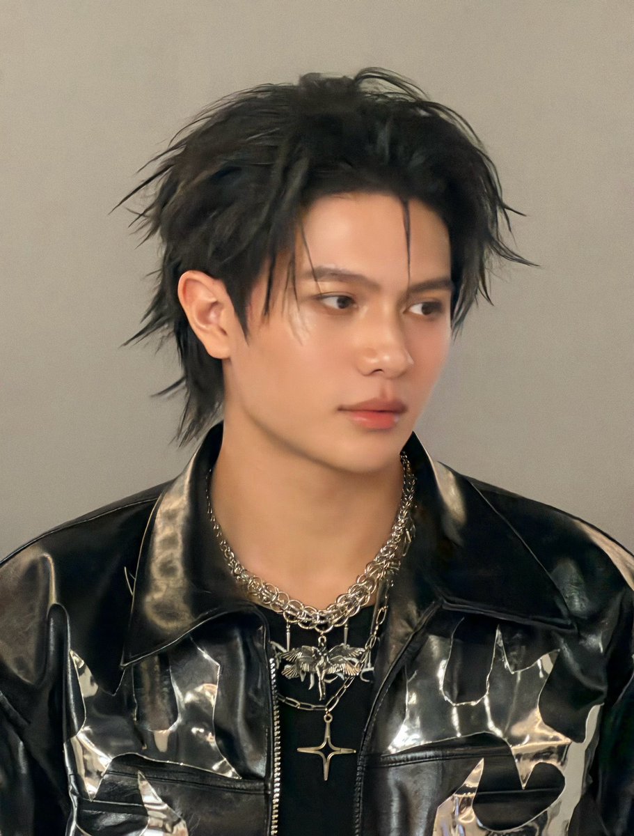 valcrazyforWE's tweet photo. he looks amazing in these pics 😳😩
congratulations to whoever gets to kiss that handsome face 

#williamjkp https://t.co/NioV2dBsxb
