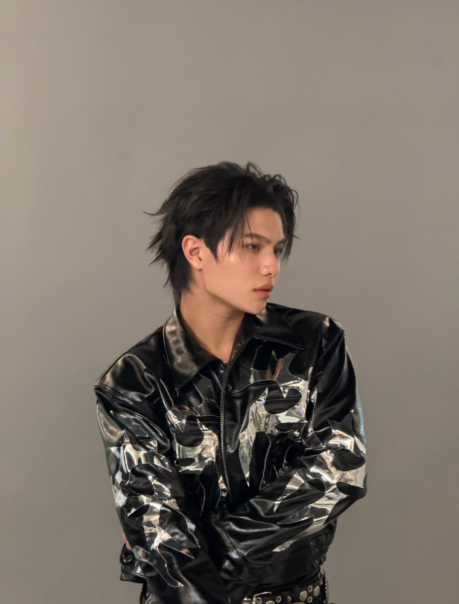 valcrazyforWE's tweet photo. he looks amazing in these pics 😳😩
congratulations to whoever gets to kiss that handsome face 

#williamjkp https://t.co/NioV2dBsxb
