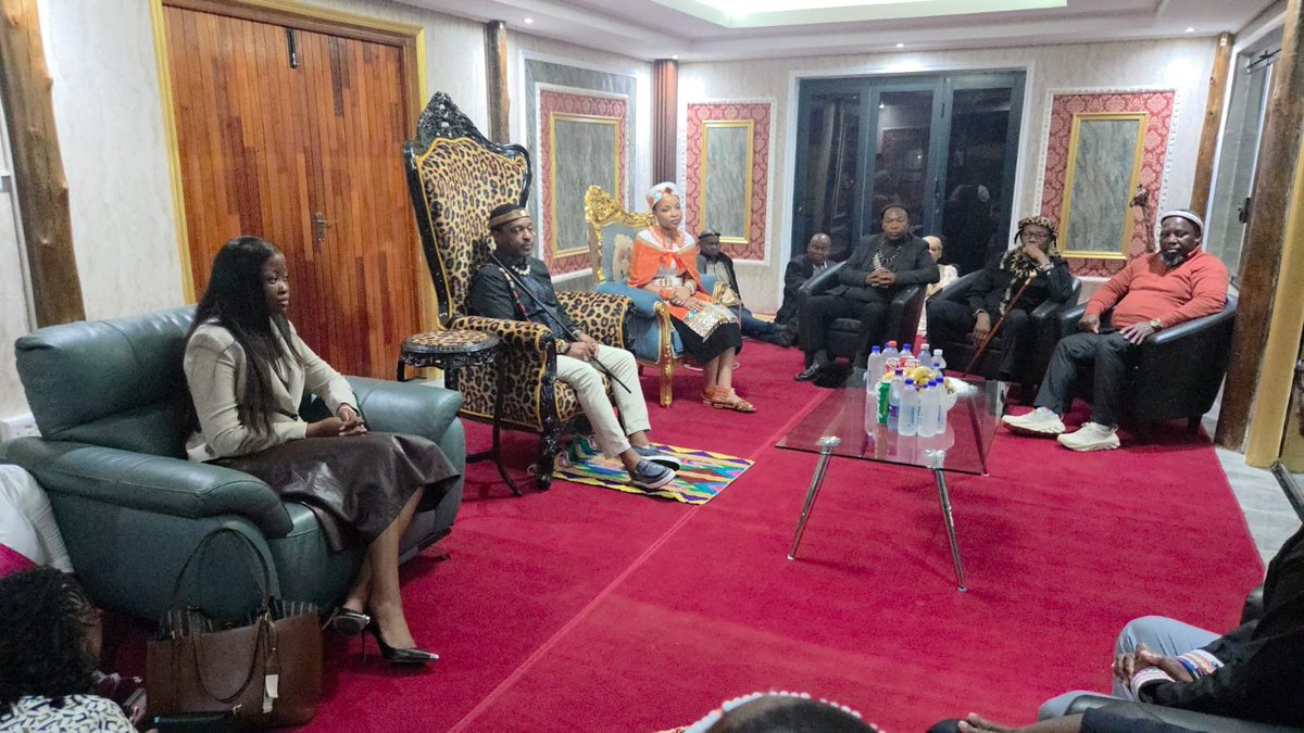 ZANewsFlash's tweet photo. PICS: King Misuzulu kaZwelithini on Tuesday received Her Majesty Queen Masalanabo Modjadji VII for a royal courtesy and strategic engagement at eMashobeni Royal Palace in Pongola.

The engagement brought together two of Southern Africa’s most historically significant indigenous monarchies.

The Balobedu Queenship is renowned for its centuries-old lineage of Rain Queens, occupies a distinctive place in Africa’s spiritual, cultural and matrilineal heritage and the Zulu Monarchy which carries a profound responsibility as custodian of the history, identity, traditions and unity of the Zulu nation.