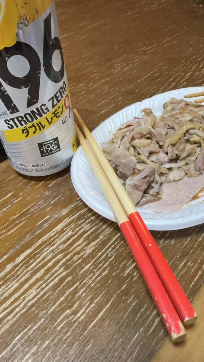 pukapuka0703's tweet photo. 鶏のタタキがうまうまさん(*¯ᗜ¯*) https://t.co/DDDnasyE54