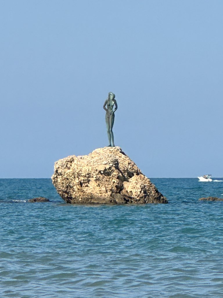 mirocale's tweet photo. #vasto La Bagnante https://t.co/obDEbRwtkJ