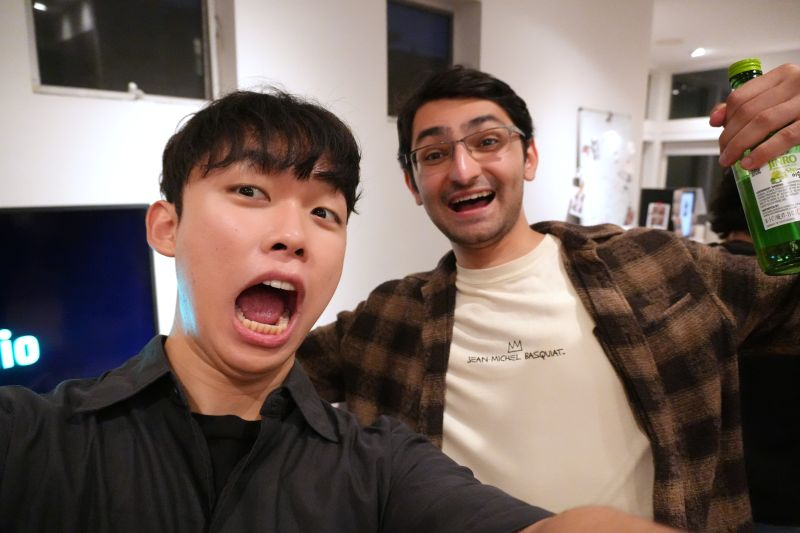 jasonjin2103's tweet photo. I made my interviewee drunk by making him drink soju 

well to be fair, we ran out of beer during a K-BBQ party at EO House. Soju was the only replacement (sorry @densoylular ).

Jokes aside, thanks to the beer running out, I was able to randomly meet and interview Deniz, co-founder and CPO of Mindra. He's a Turkish founder who raised the biggest pre-seed round in Türkiye and has now moved to SF to compete with big AI companies.

What I loved about him:
- no victim mentality -> being an immigrant founder ain't a drawback
- full of bold energy only young and early-stage founders exude
- drank soju in a bottle (lol)

Full article here👇
https://t.co/a49GOxVG6E