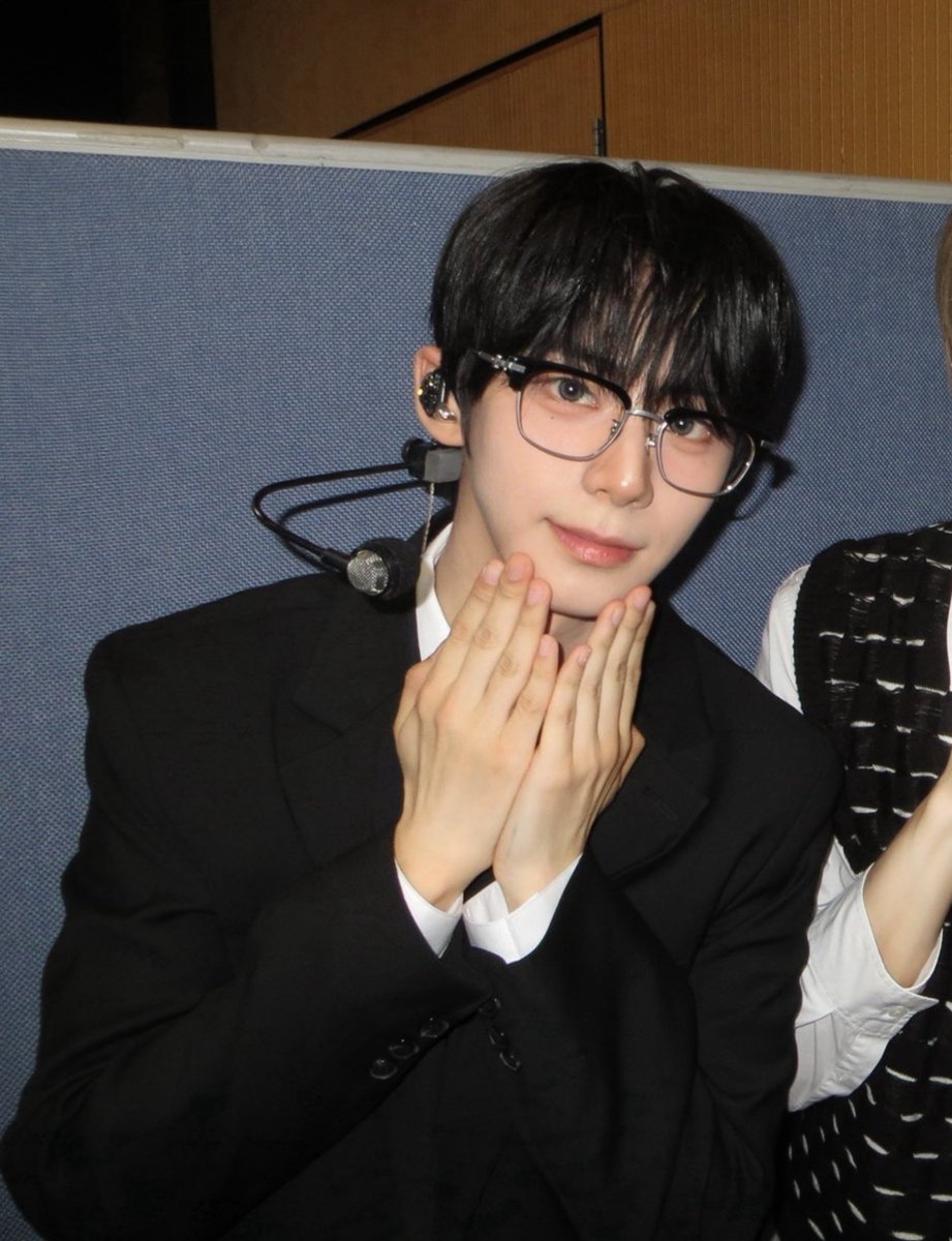 906woo_'s tweet photo. jeongwoo in glasses🫠🫠 super handsome ( //>///<//) https://t.co/XqPD0sew9C