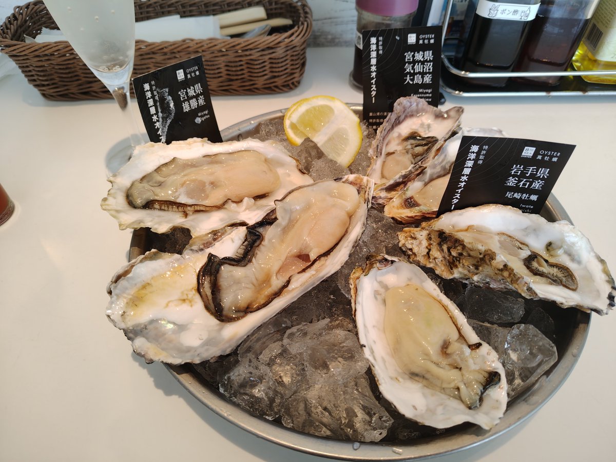 oney_t's tweet photo. 給料日だったので夜勤明けに一人で横浜ベイクォーターのオイスターバーで暴走ランチのみ🦪
海のミルクを食って俺のミルクも貯める😁 https://t.co/4VFEVlssk8