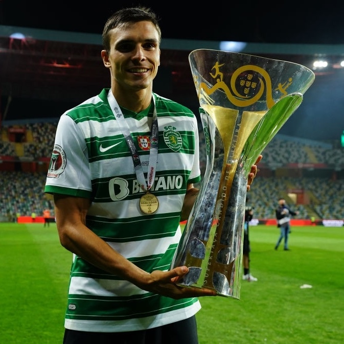 kevinaraujof's tweet photo. A lesson for @SportingCP fans - never trust a João. https://t.co/vb2VhfBWOC