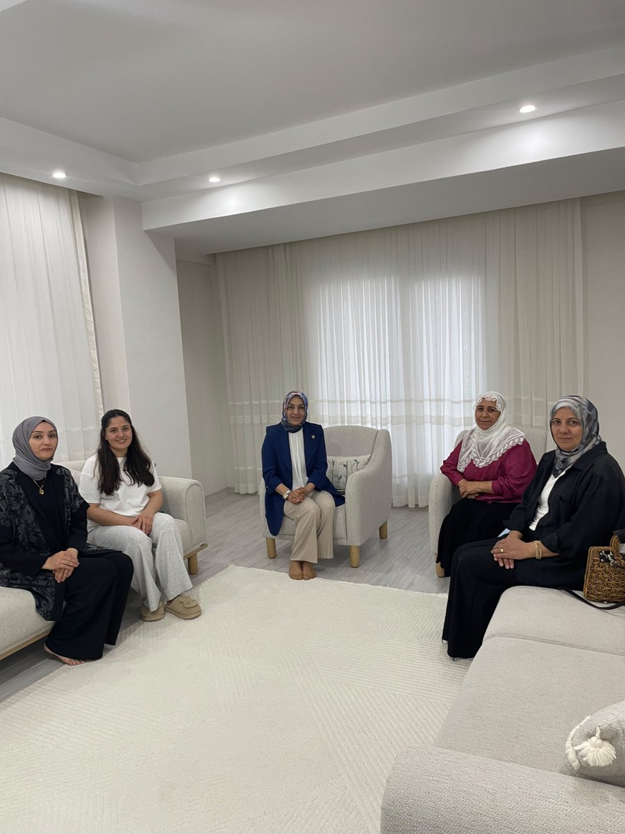 DeryaYergin's tweet photo. 📍İlk 6 ay sadece anne sütü🤱

Başkanımız Sayın 
Tuğba Işık Ercan'ın selamları ve tebrik kartlarını annelerimize ulaştırdık.
@tugbaisikercan @Esma_Atasoy @dilanozmenozgun @AKKADINGM
@akkadinvann
@Akparti
@zerrin_alpaslan https://t.co/flS8xB0ufS