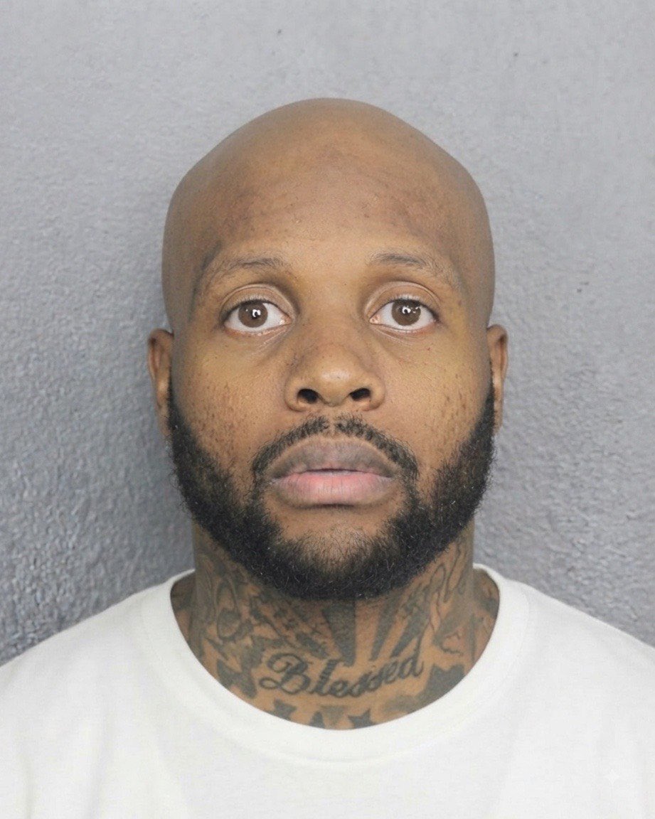DailyRapFacts's tweet photo. Lil Durk’s trial is officially starting today after spending 665 days in custody 👀

He’s currently facing life in prison. https://t.co/EhPLNbUhrL