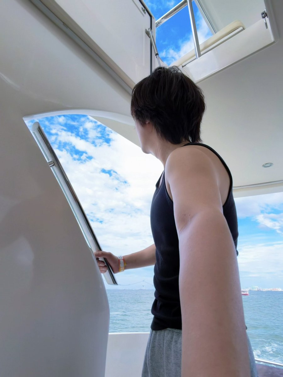 calvinyefeng's tweet photo. 夏天的风���永远记得，清清楚楚你说要我 https://t.co/Pursu1K88p