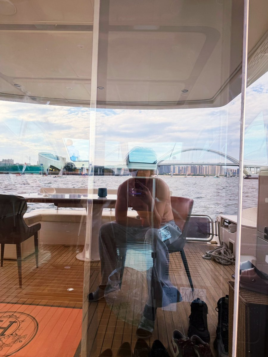 calvinyefeng's tweet photo. 夏天的风���永远记得，清清楚楚你说要我 https://t.co/Pursu1K88p
