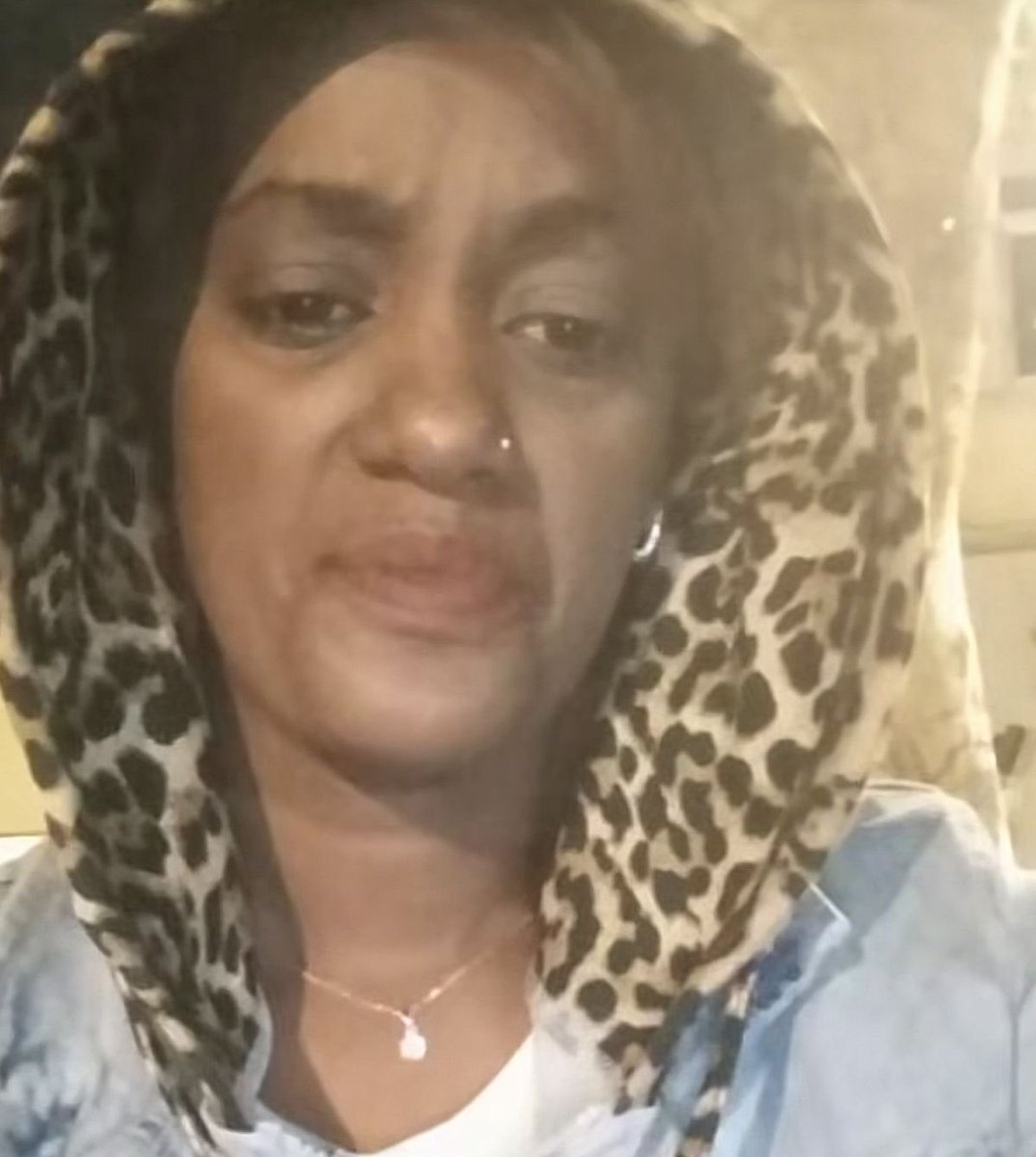 RONev7v's tweet photo. @wergooni بس طول التنوره يقهرر سلامات بدينا بستايل المعلمات ذا https://t.co/Z5YZx2mKfn