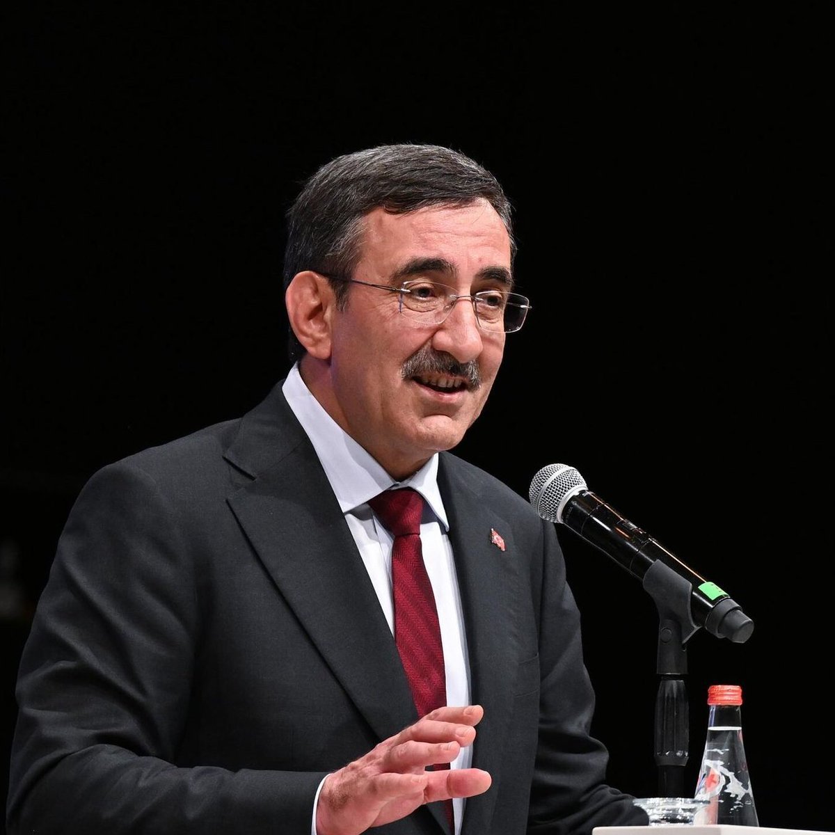 UlakFinans's tweet photo. Cevdet Yılmaz:

"Vatandaşın yastık altında tuttuğu dolarlar, altınlar keşke daha fazla sisteme girse, o zaman Türkiye'nin risk primi de daha çok inecektir.

Milletimizin rezervi çok daha büyük aslında ama bunu maalesef önemli oranda yansıtamıyoruz." https://t.co/Q4nOTGFQi7