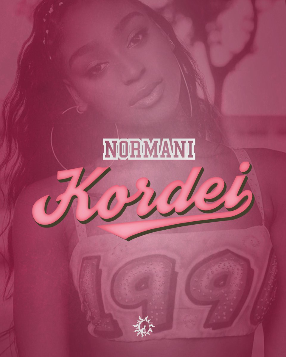 oficialhmd's tweet photo. Talvez a gente tenha encontrado uma nova motivação...

Três novas estampas inspiradas em uma das eras mais icônicas da Normani, com a nossa identidade THE NATION TEAM em versões para camisetas, croppeds e baby look.

A pergunta é: isso motiva vocês a quererem elas também no site? 😂
Porque a gente está considerando seriamente aumentar o time Mani por aqui. 🩷
